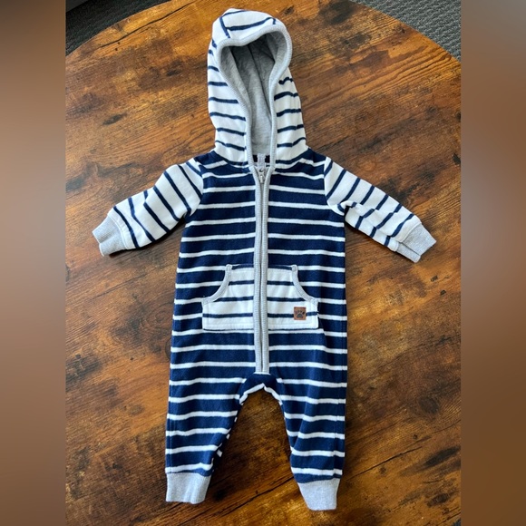 Carter’s Fleece ZipUp - Picture 1 of 4